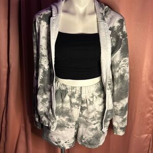 Gray and white tie dye set